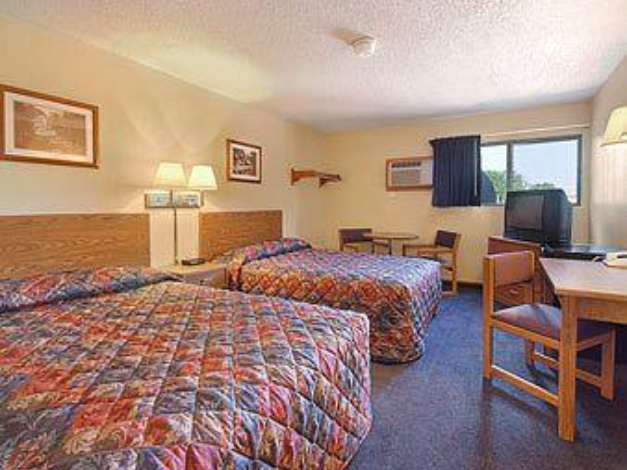 Super 8 by Wyndham Iowa City/Coralville