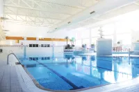 Village Hotel Cardiff - Pools