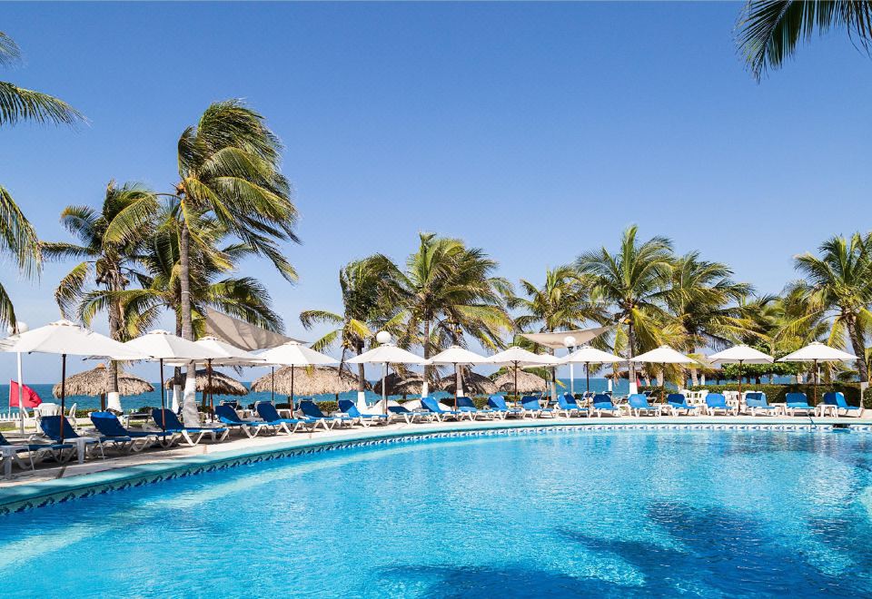 Hotel Suites Villasol 수영장