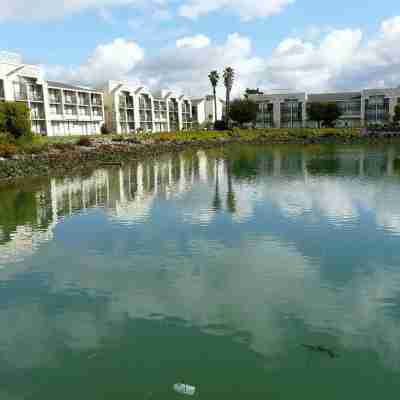 DoubleTree by Hilton Hotel Berkeley Marina Hotel Exterior