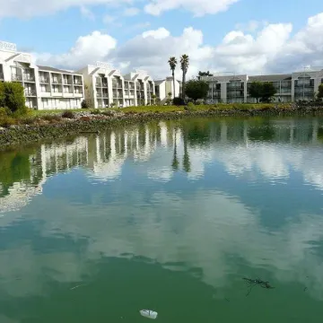 DoubleTree by Hilton Hotel Berkeley Marina