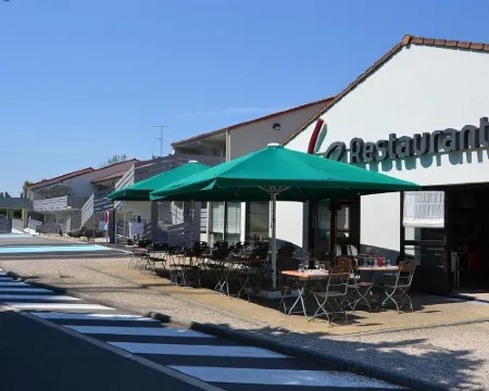 Campanile NATURE - Orange Hotels in Orange