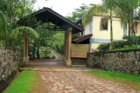 Lake Serenity Boutique Hotel Hotels near Samanalathenna View Point