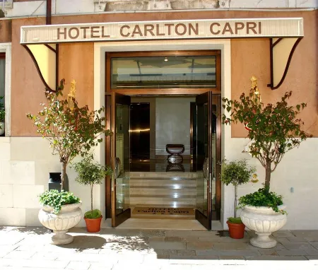 Hotel Carlton Capri Отели рядом с достопримечательностью «Палаццо Лабиа»