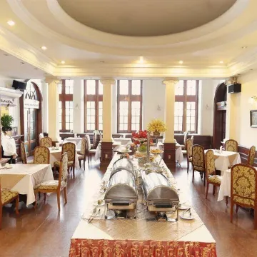 Riverside Hotel In Saigon Отели рядом с достопримечательностью «Куан-Бинь-Тхань»
