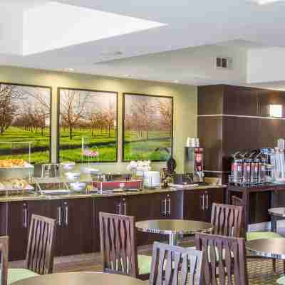 SpringHill Suites Turlock Dining/Meeting Rooms