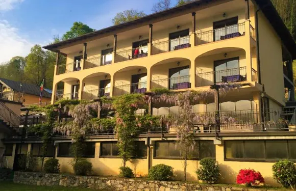 芳達伊娜藍色酒店