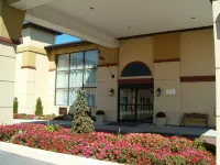 Quality Inn & Suites 5585 Ambler Drive Mississauga Ontario Отели в г. Миссисауга