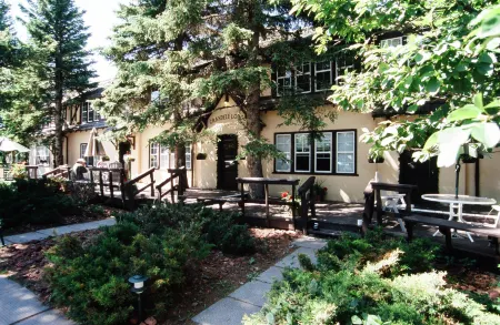 Crandell Mountain Lodge