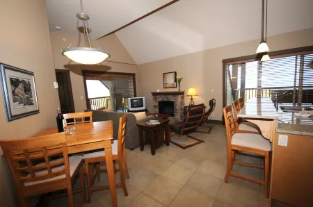 Palliser Lodge — Bellstar Hotels & Resorts Отели рядом с достопримечательностью «Kicking Horse Mountain Resort»