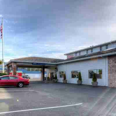 Red Lion Inn & Suites Seaside Hotel Exterior