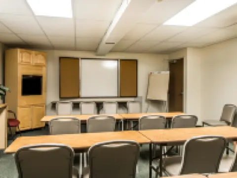 Days Inn by Wyndham Thornton ソーントンのホテル