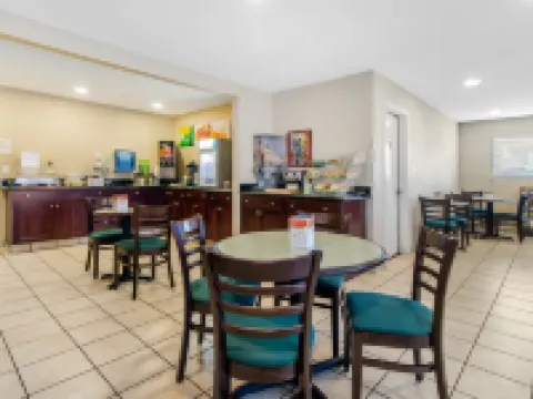 Ramada Bayside Inn and Suites Hotels in Eureka