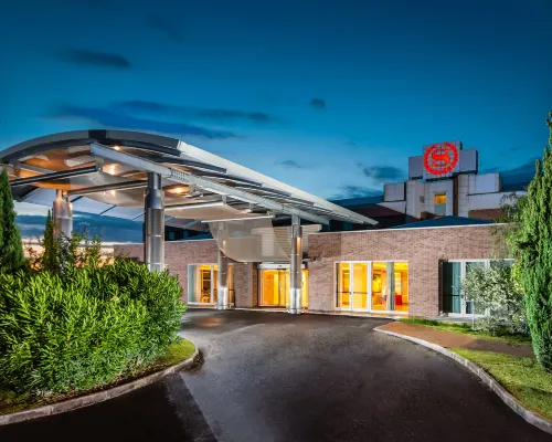 Sheraton Rome Parco De' Medici Hotels near La Saliera