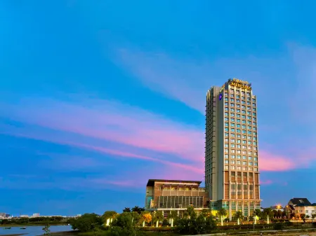 Grand Mercure Danang Отели рядом с достопримечательностью «Danang Architecture University»