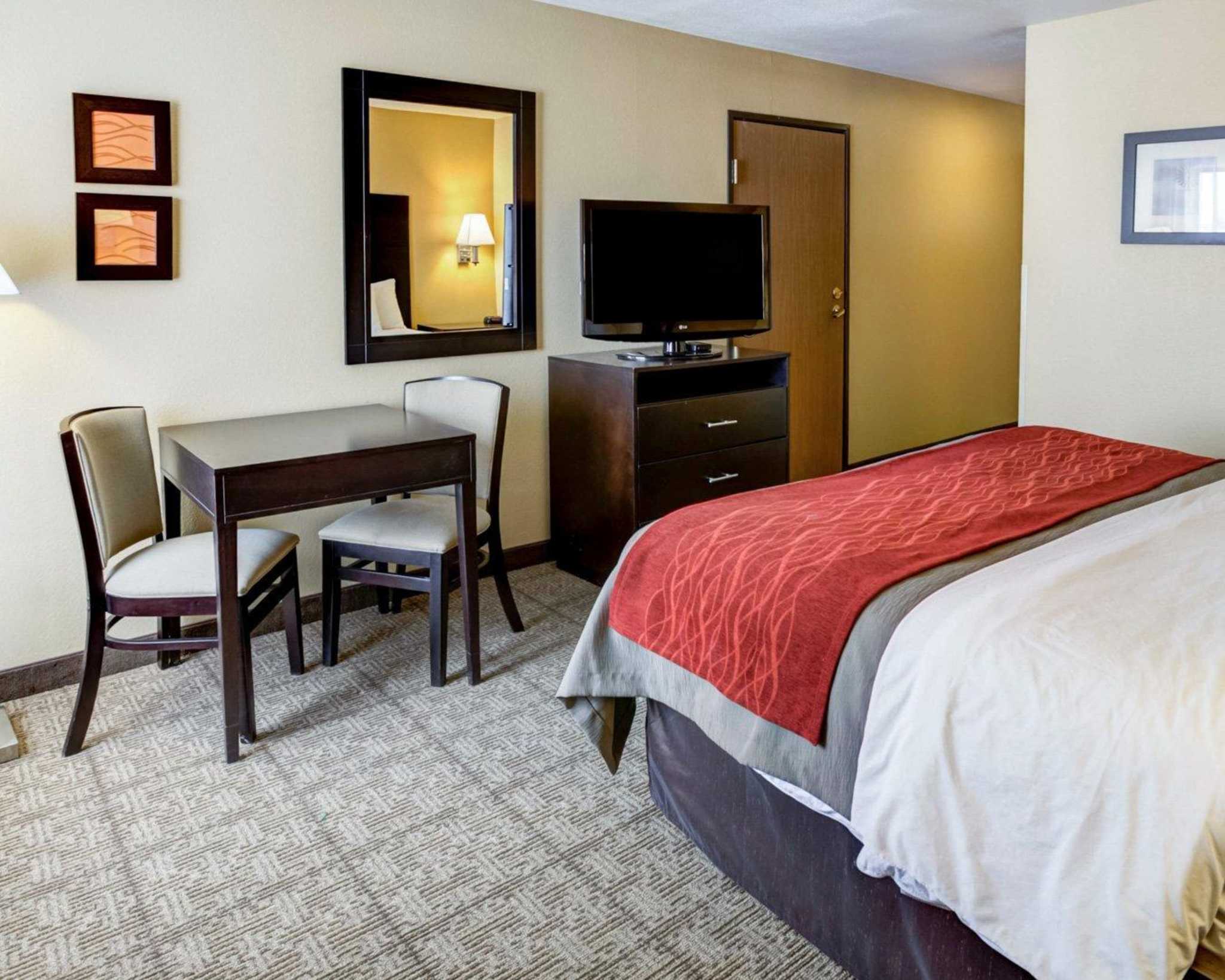 Quality Inn & Suites Lenexa Kansas City