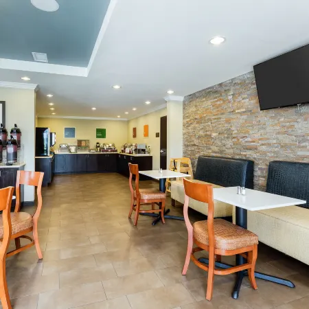 Comfort Suites near Westchase on Beltway 8 Отели рядом с достопримечательностью «Торговый центр Plazamericas»