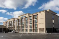 Comfort Inn Bay City - Riverfront Hotel di Kota Bay