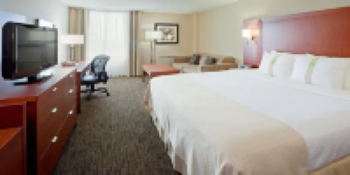 Holiday Inn OAKVILLE (CENTRE) by IHG