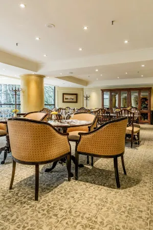 Park Tower, a Luxury Collection Hotel, Buenos Aires Отели рядом с достопримечательностью «Pasaje Roverano»