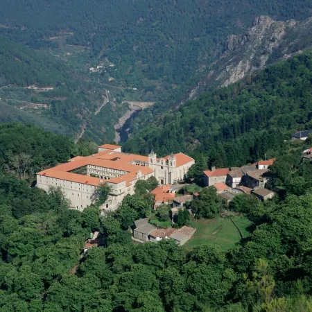 Parador de Santo Estevo Отели рядом с достопримечательностью «Embarcadero Santo estevo»