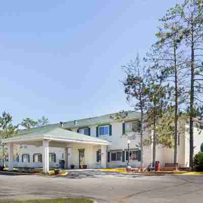 Quality Inn Hotel Exterior