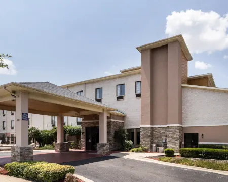 Comfort Inn & Suites Hotels in Burnet