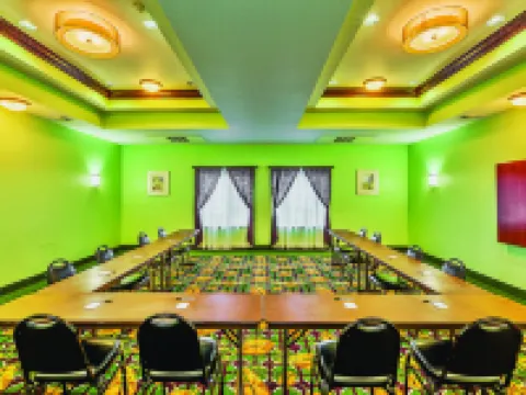 La Quinta Inn & Suites by Wyndham Fresno Northwest Hotels in Fresno