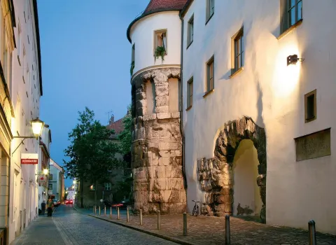 Hotel Platin Hotels in der Nähe von von Kostenloser Beschäftigten-Parkplatz im Gewerbepark Regensburg II