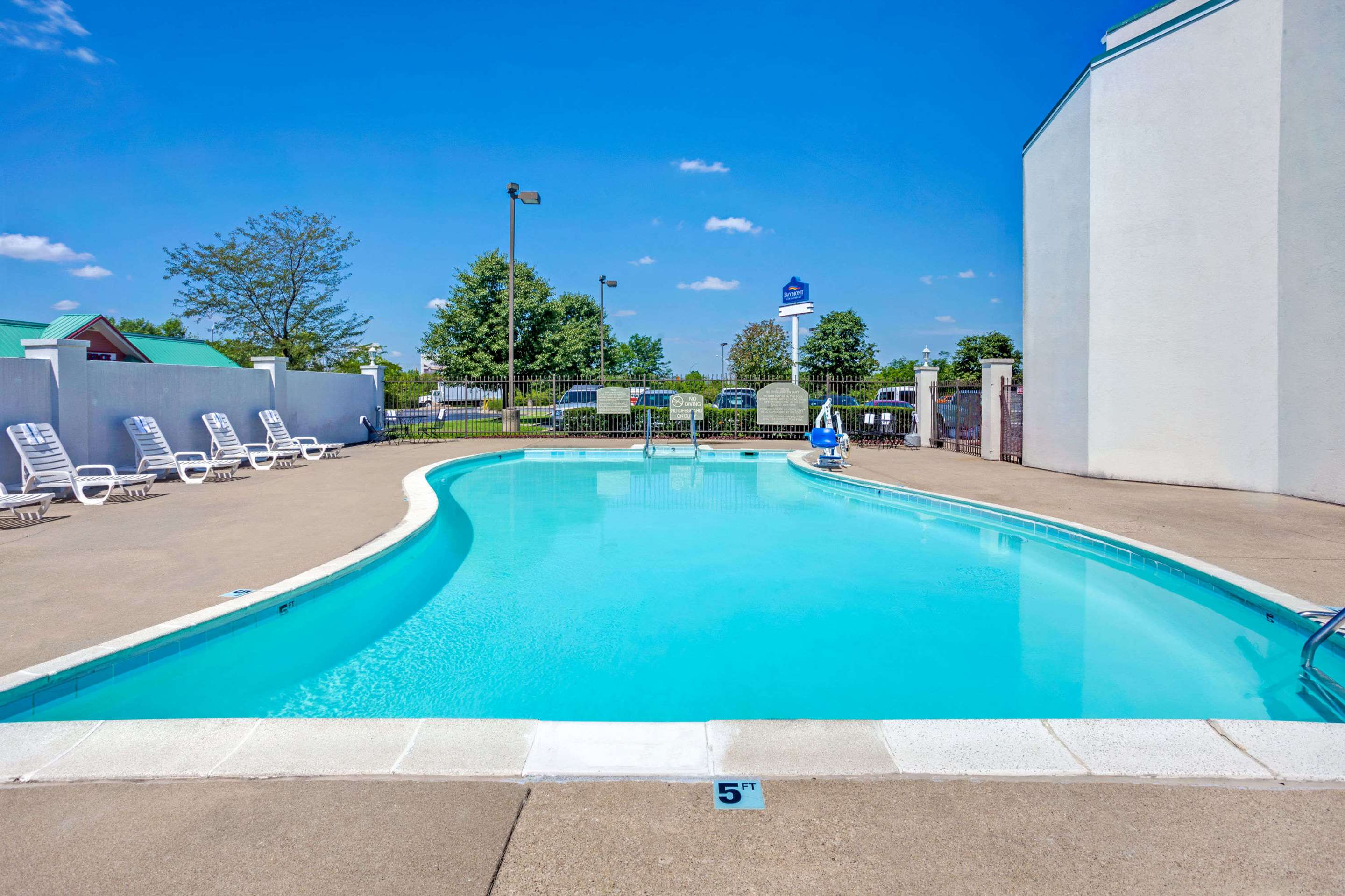 Baymont by Wyndham Louisville Airport South