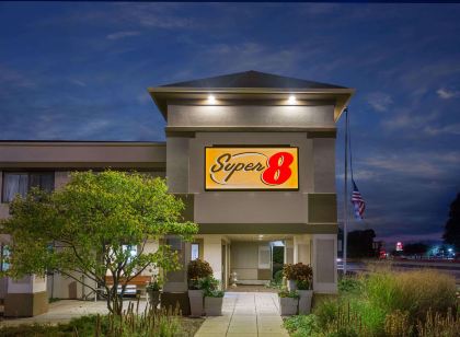 Super 8 by Wyndham Beloit WI