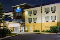 Days Inn & Suites by Wyndham Foley Hotels in Foley