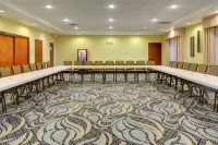 Holiday Inn Express & Suites Charleston NW - Cross Lanes Hotels in Nitro