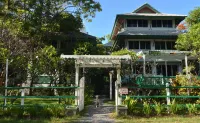 Makmai Villa - Rayong Отели рядом с достопримечательностью «Wat Si Manophab Sathitsuang»