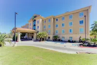Holiday Inn Express & Suites Huntsville Hotels in Huntsville