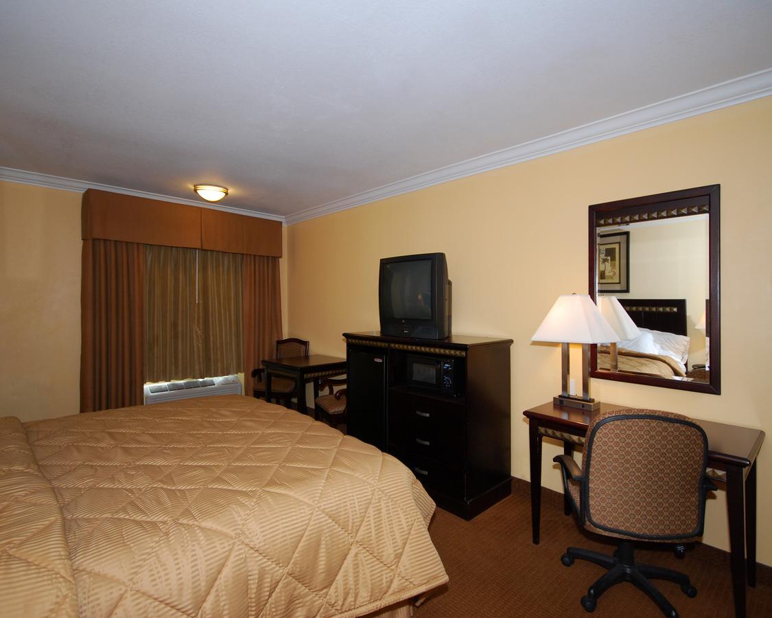 Quality Inn & Suites Bell Gardens - Los Angeles