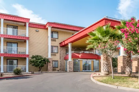 Comfort Suites Red Bluff Near I-5 Отели в г. Ред Блафф