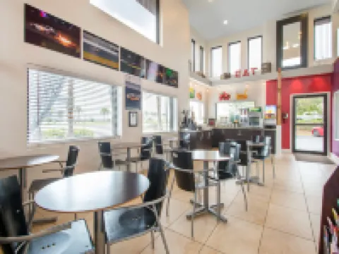 凱藝酒店-德通納95號州際高速路 代託納海灘酒店