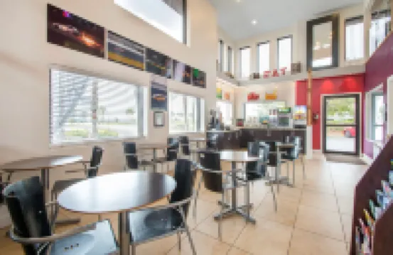 凱藝酒店-德通納95號州際高速路