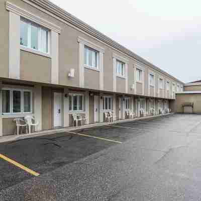 Quality Inn Mont-Laurier Hotel Exterior
