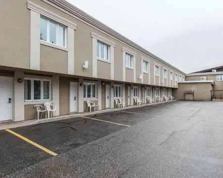 Quality Inn Mont-Laurier Отели в г. Антуан-Лабель