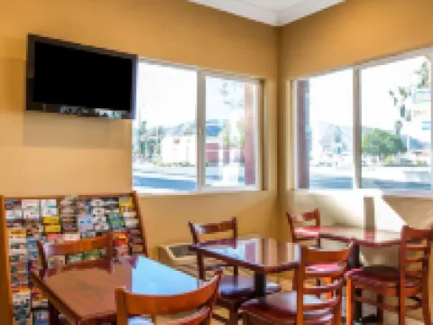 Rodeway Inn & Suites Corona Hotels in Corona