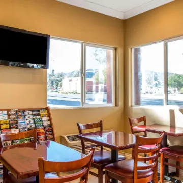 Rodeway Inn & Suites Corona