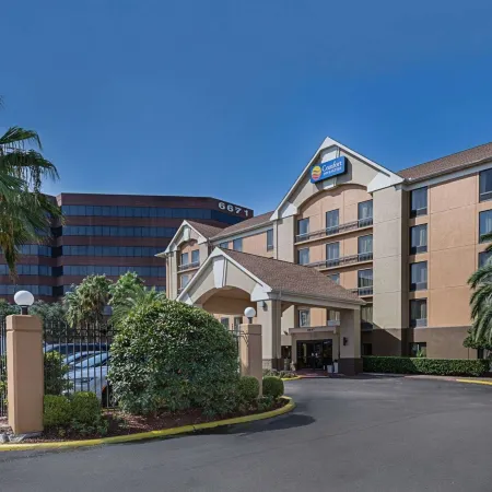 Comfort Inn Southwest Fwy at Westpark Отели рядом с достопримечательностью «Торговый центр Plazamericas»