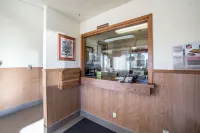Rodeway Inn Cheyenne I-80 East - parking