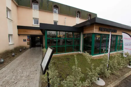 Hotel Acadie Eragny Отели в г. Валь-д’Уаз