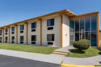 Travelodge by Wyndham Forsyth Hotels in Forsyth
