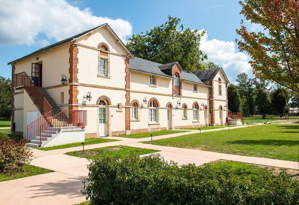 Le Mans Country Club-Yvre-l'Eveque Updated 2023 Room Price-Reviews & Deals  