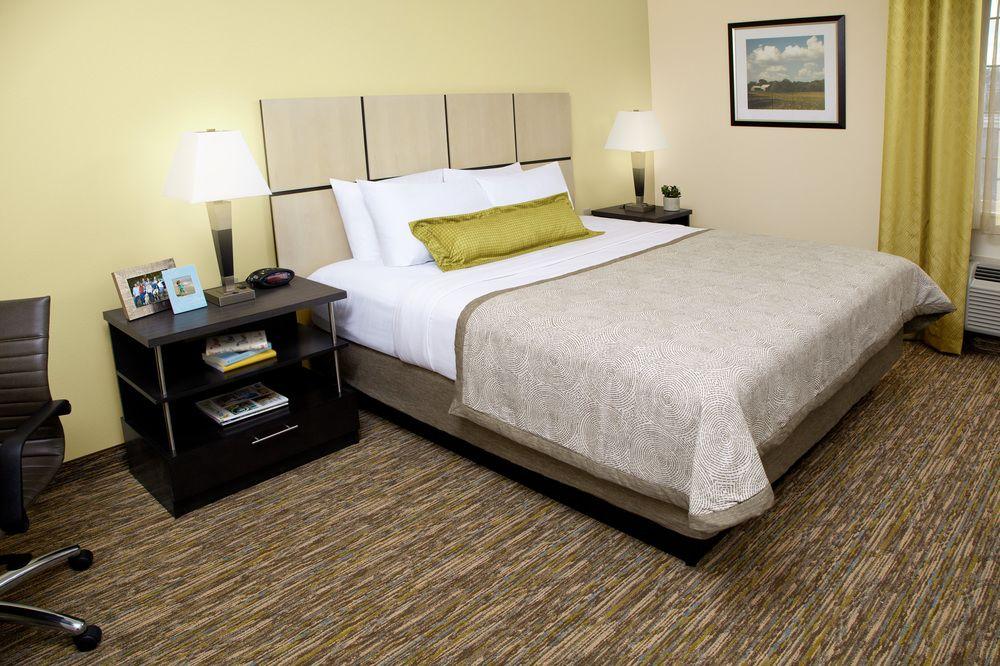 Holiday Inn Express & Suites Lenexa - Overland Park Area, an Ihg Hotel