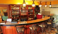 Rainbow Paradise Premium Resorts - bar